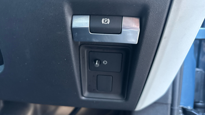 Land Rover Defender 3.0 D250 X-Dynamic SE 90 3dr Auto Diesel Estate